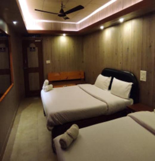 Baba Tourist Lodge Shillong Esterno foto