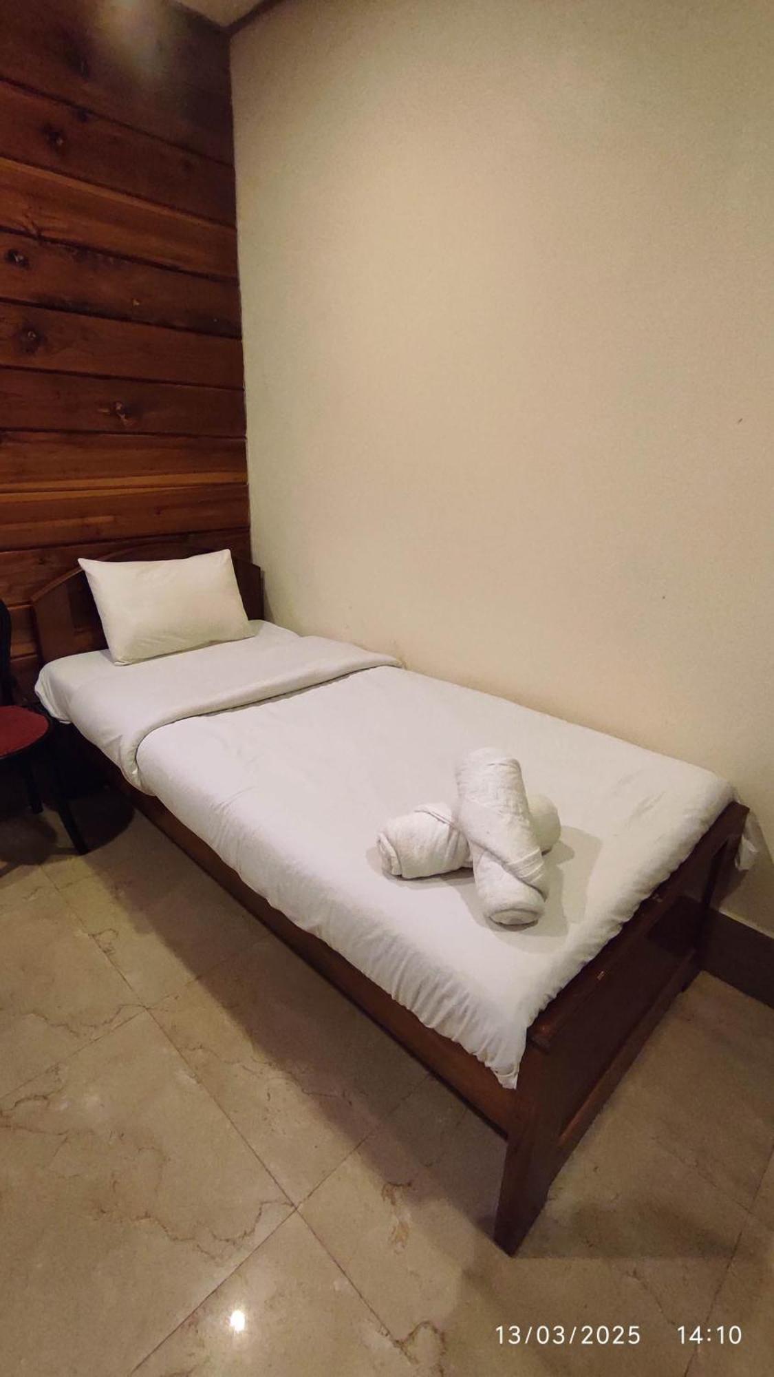 Baba Tourist Lodge Shillong Esterno foto