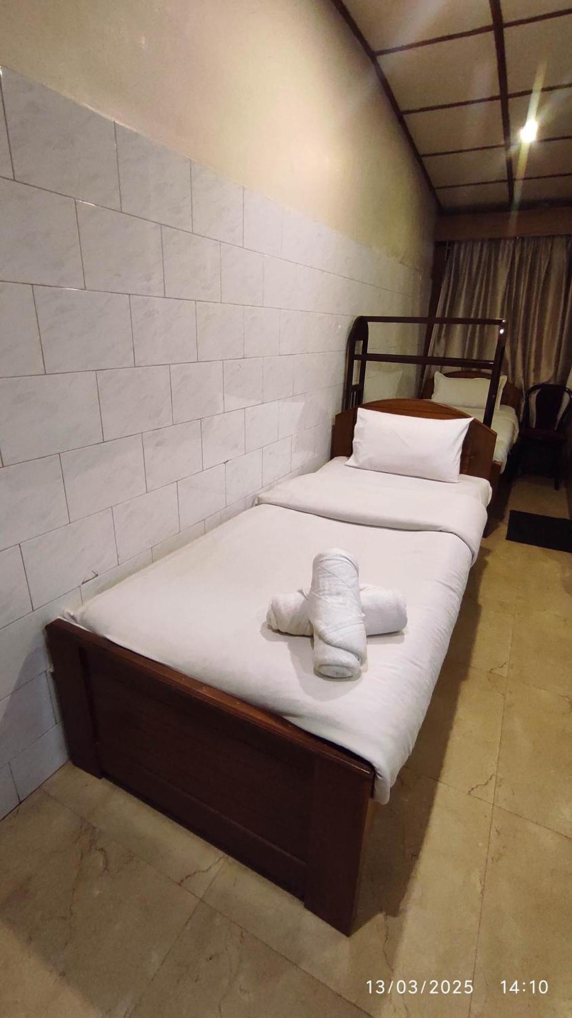 Baba Tourist Lodge Shillong Esterno foto
