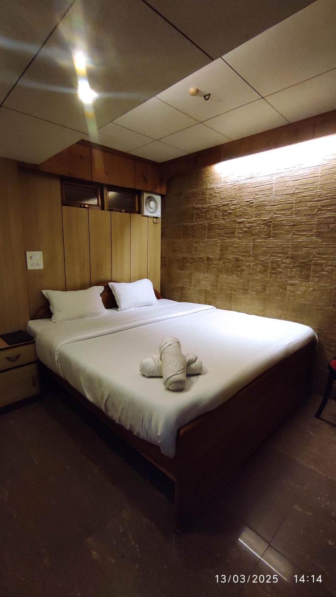 Baba Tourist Lodge Shillong Esterno foto