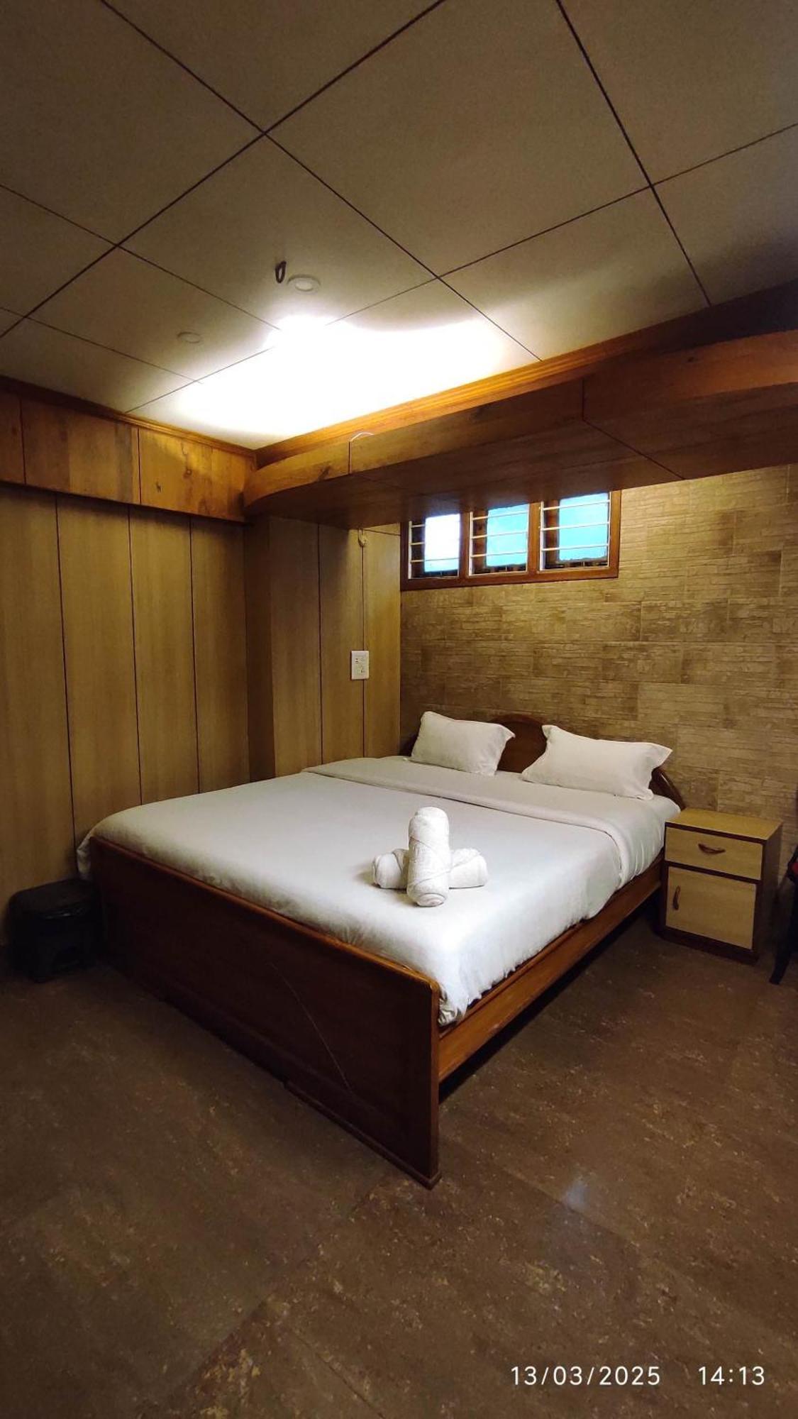 Baba Tourist Lodge Shillong Esterno foto