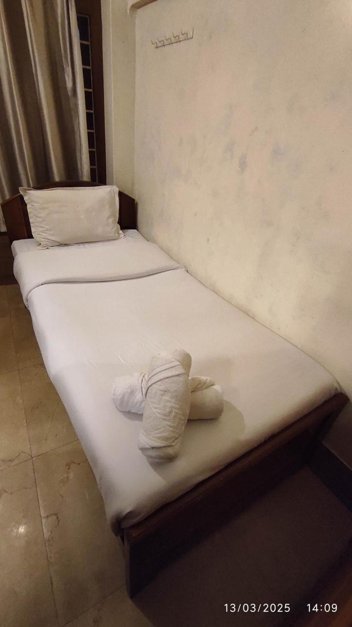 Baba Tourist Lodge Shillong Esterno foto