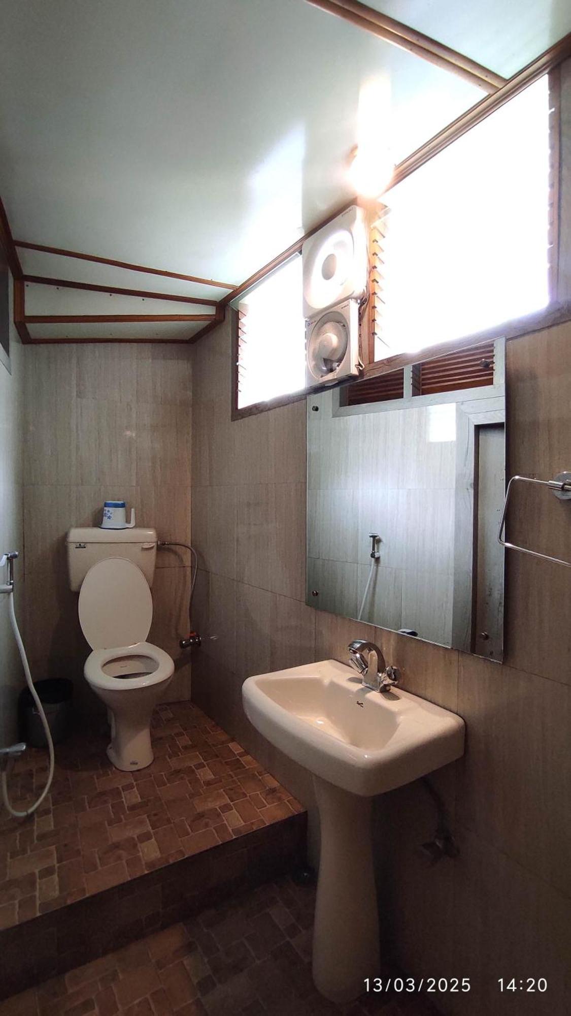 Baba Tourist Lodge Shillong Esterno foto