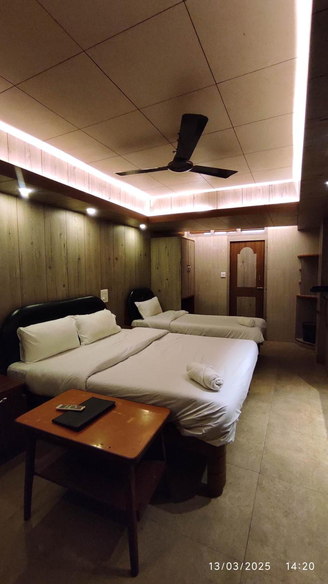 Baba Tourist Lodge Shillong Esterno foto
