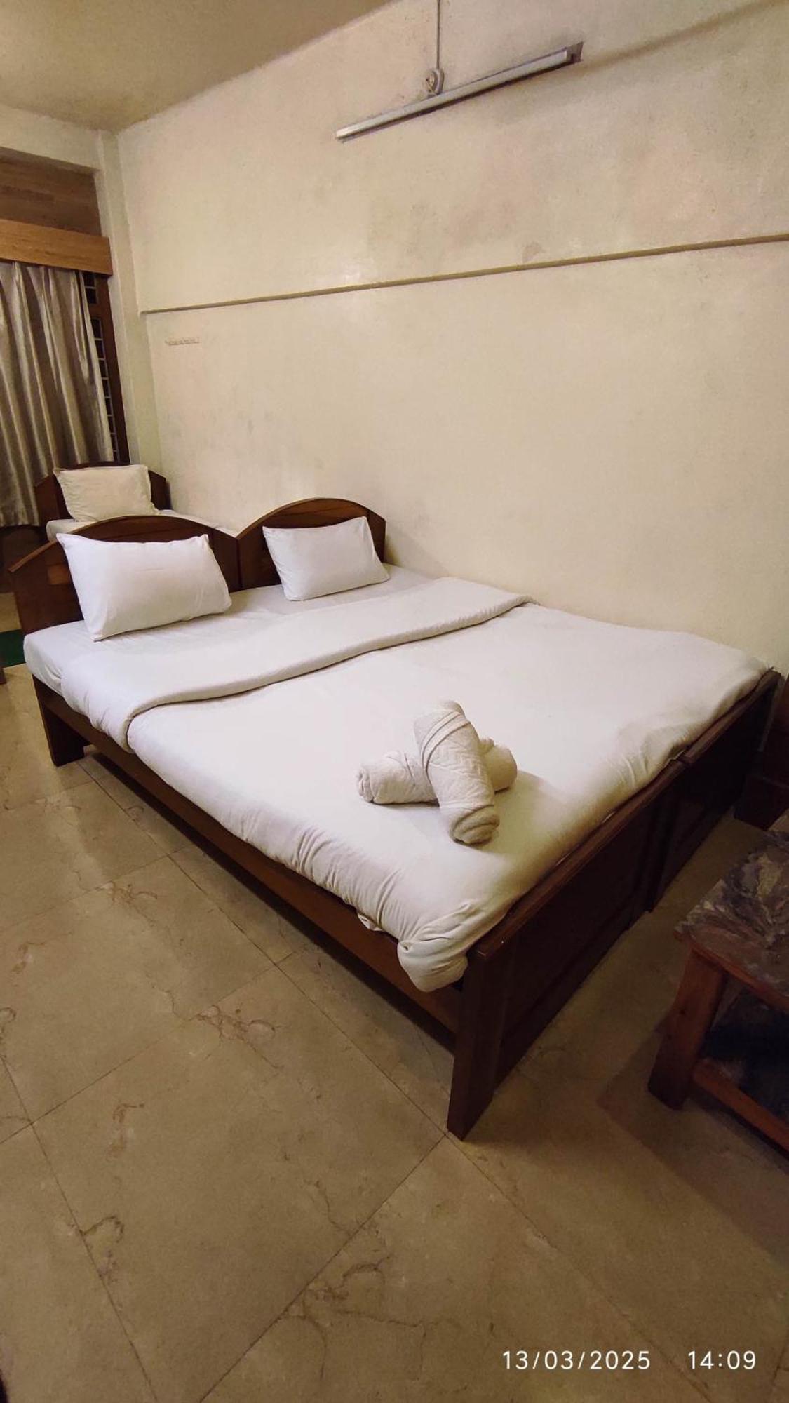 Baba Tourist Lodge Shillong Esterno foto