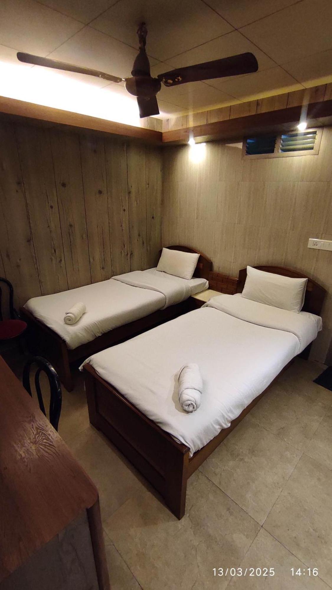 Baba Tourist Lodge Shillong Esterno foto