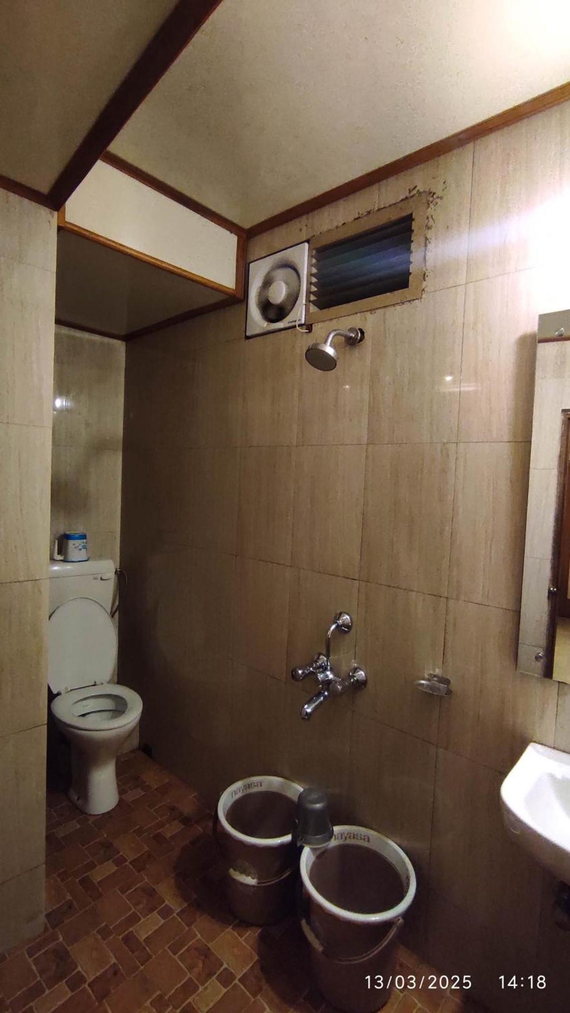 Baba Tourist Lodge Shillong Esterno foto