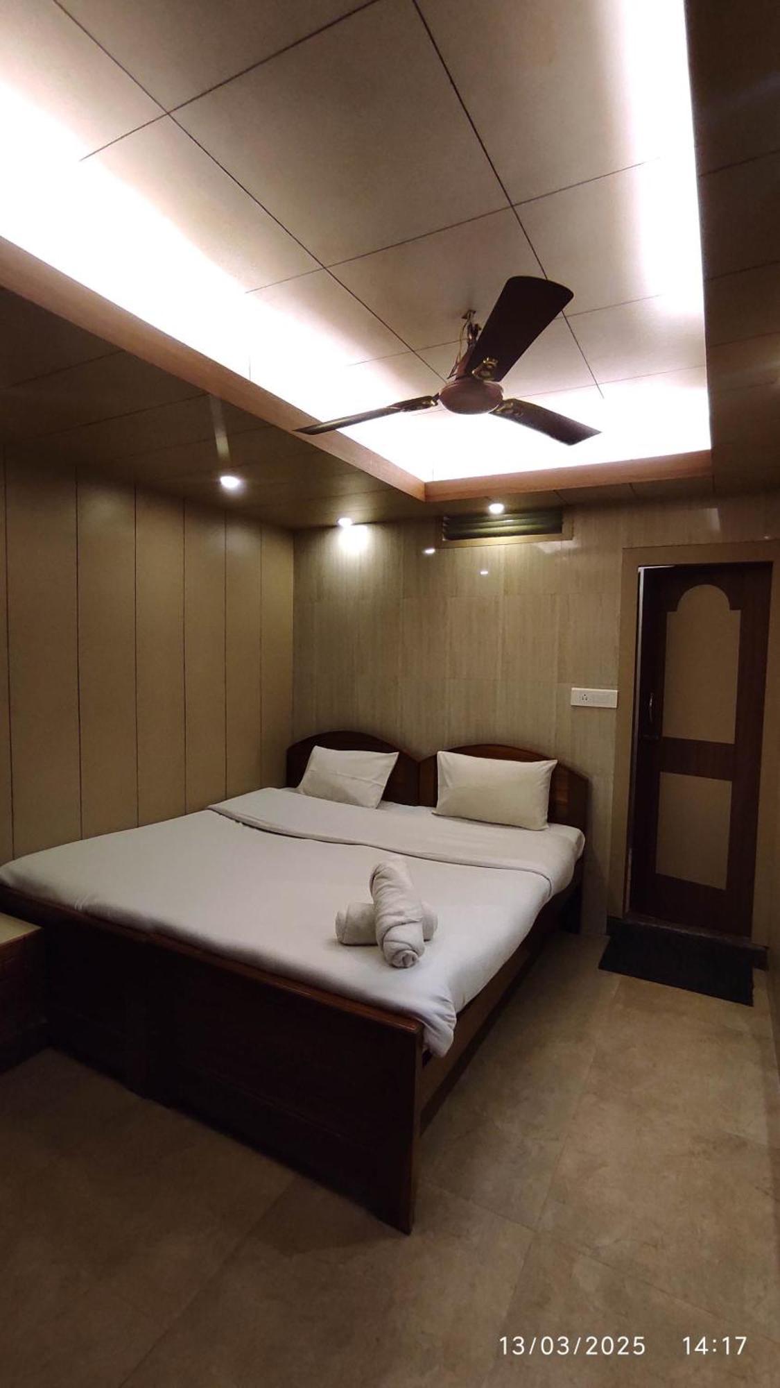 Baba Tourist Lodge Shillong Esterno foto