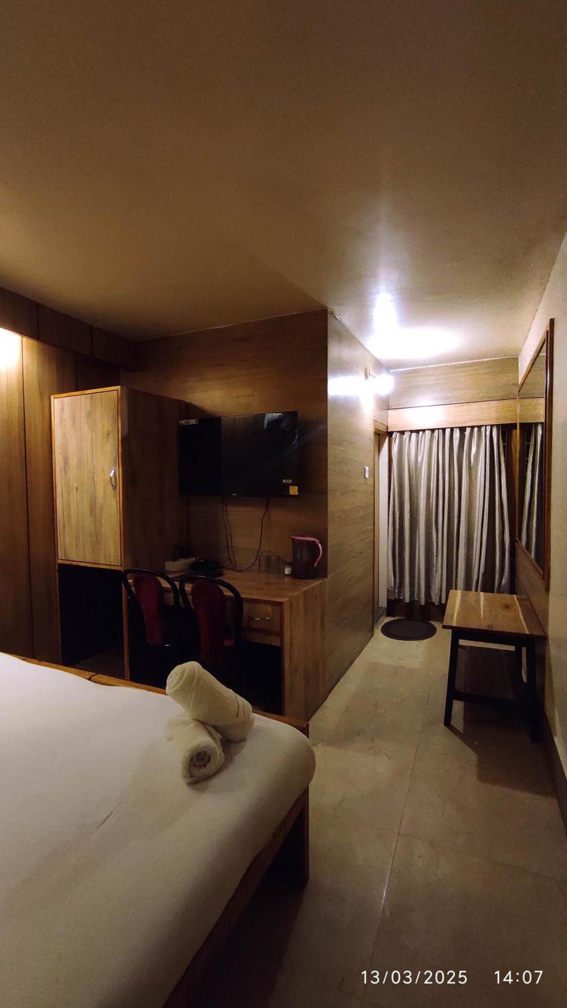Baba Tourist Lodge Shillong Esterno foto