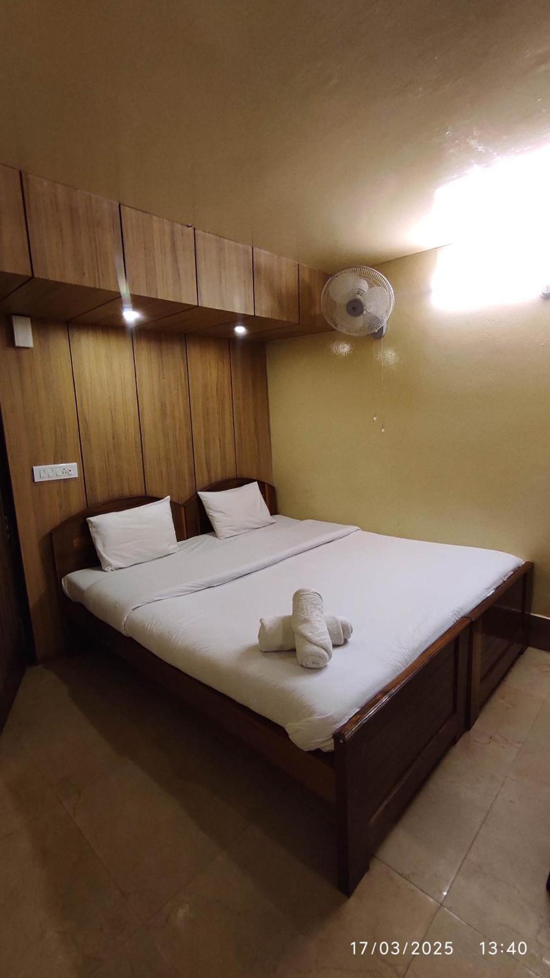 Baba Tourist Lodge Shillong Esterno foto