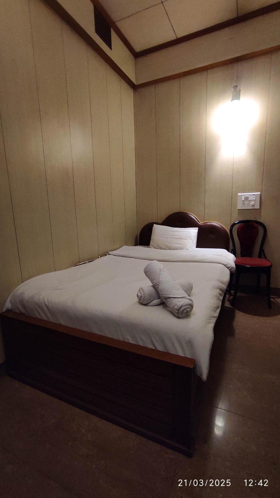 Baba Tourist Lodge Shillong Esterno foto
